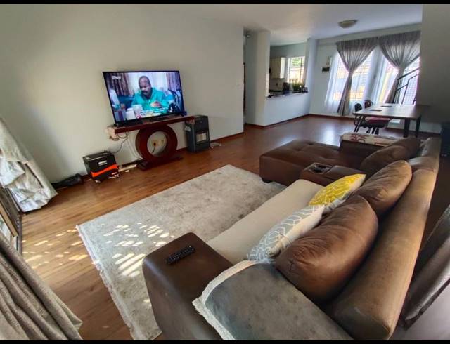 4 BEDROOM APARTMENT FOR SALE IN THERESAPARK